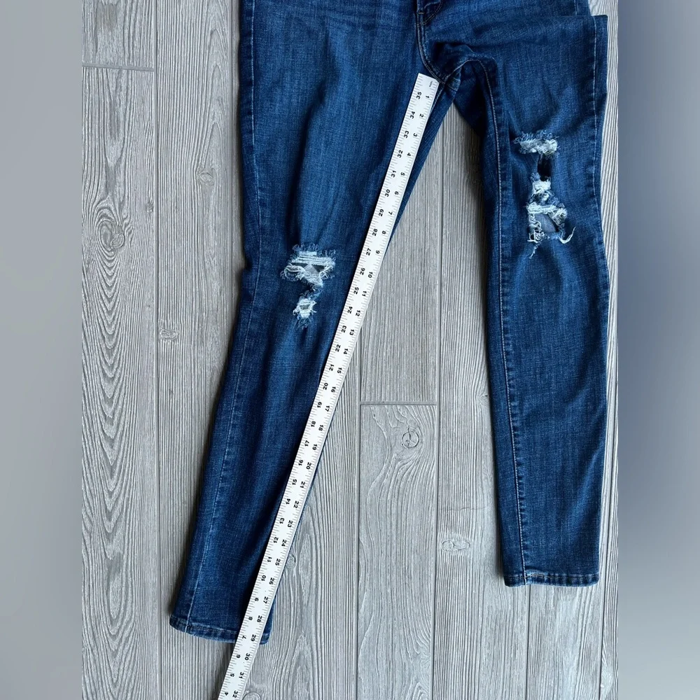 Levi’s 721 High Rise Distressed Skinny Size 31 31x29